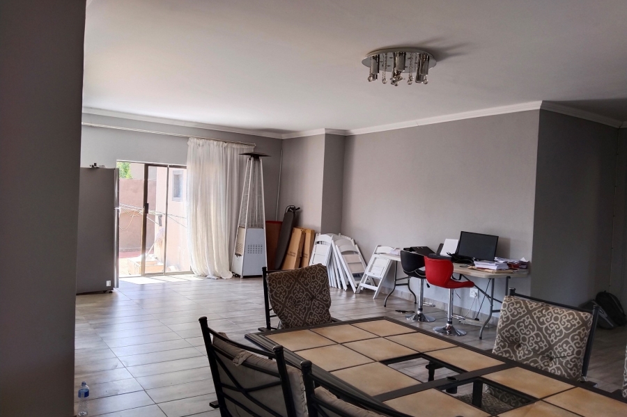 5 Bedroom Property for Sale in Birdwood Estate North West